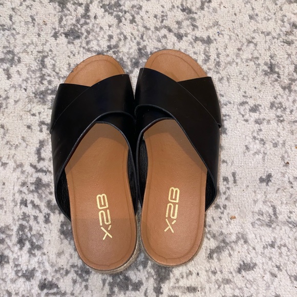 X2B | Shoes | X2b Black Platform Sandals | Poshmark